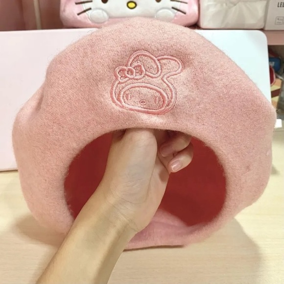 MULTIPLE COLORS AVAILABLE 😍HELLO KITTY OR MY MELODY WOOL BERET - Picture 6 of 8